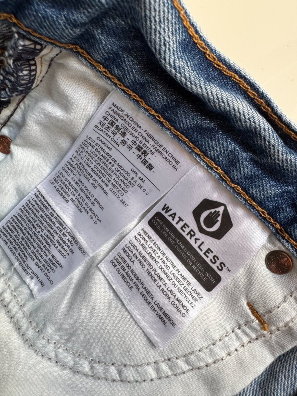 Levi’s Wedgie Fit Distressed Denim Cutoff Shorts - Picture 11 of 13
